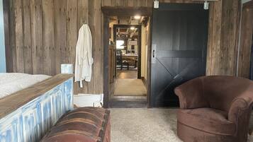 2 bedrooms, iron/ironing board, travel crib, free WiFi