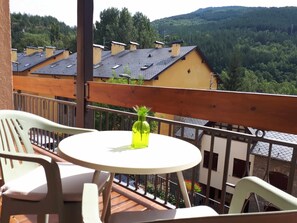 Outdoor dining - Apartment Vall Fosca (Senterada)
