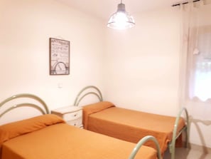 2 quartos, ferros/tábuas de passar roupa, Wi-Fi de cortesia