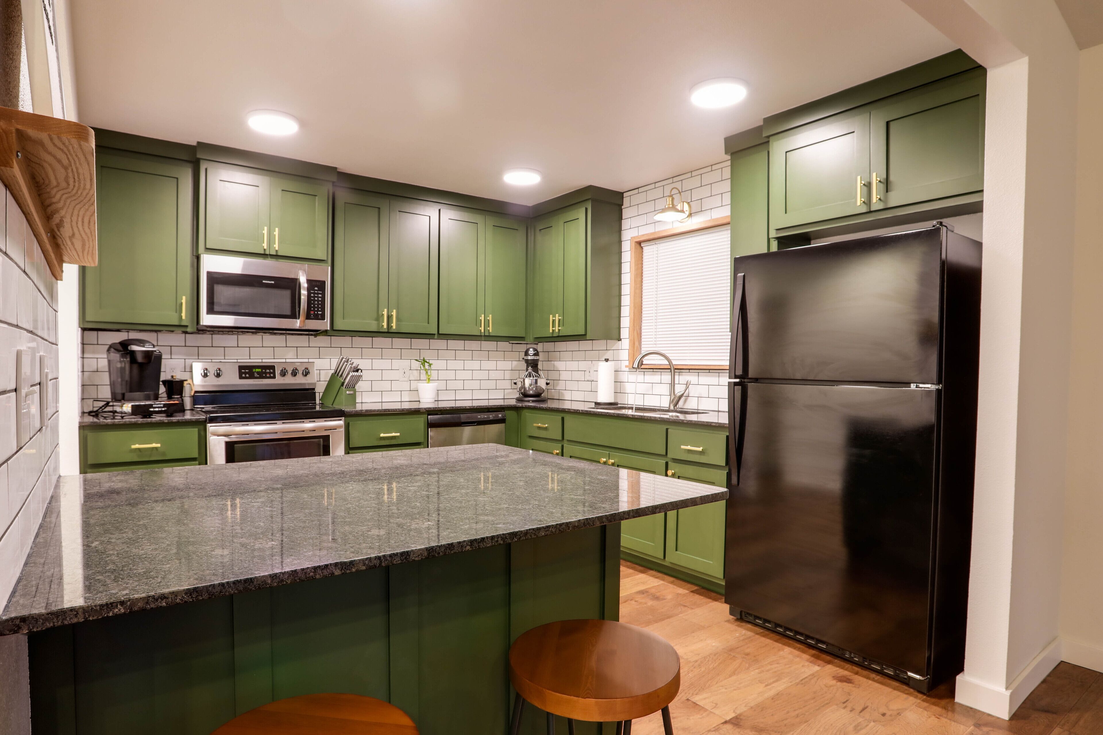 ★ Cozy Trailside Home 3 Bed & 2 Bath ★