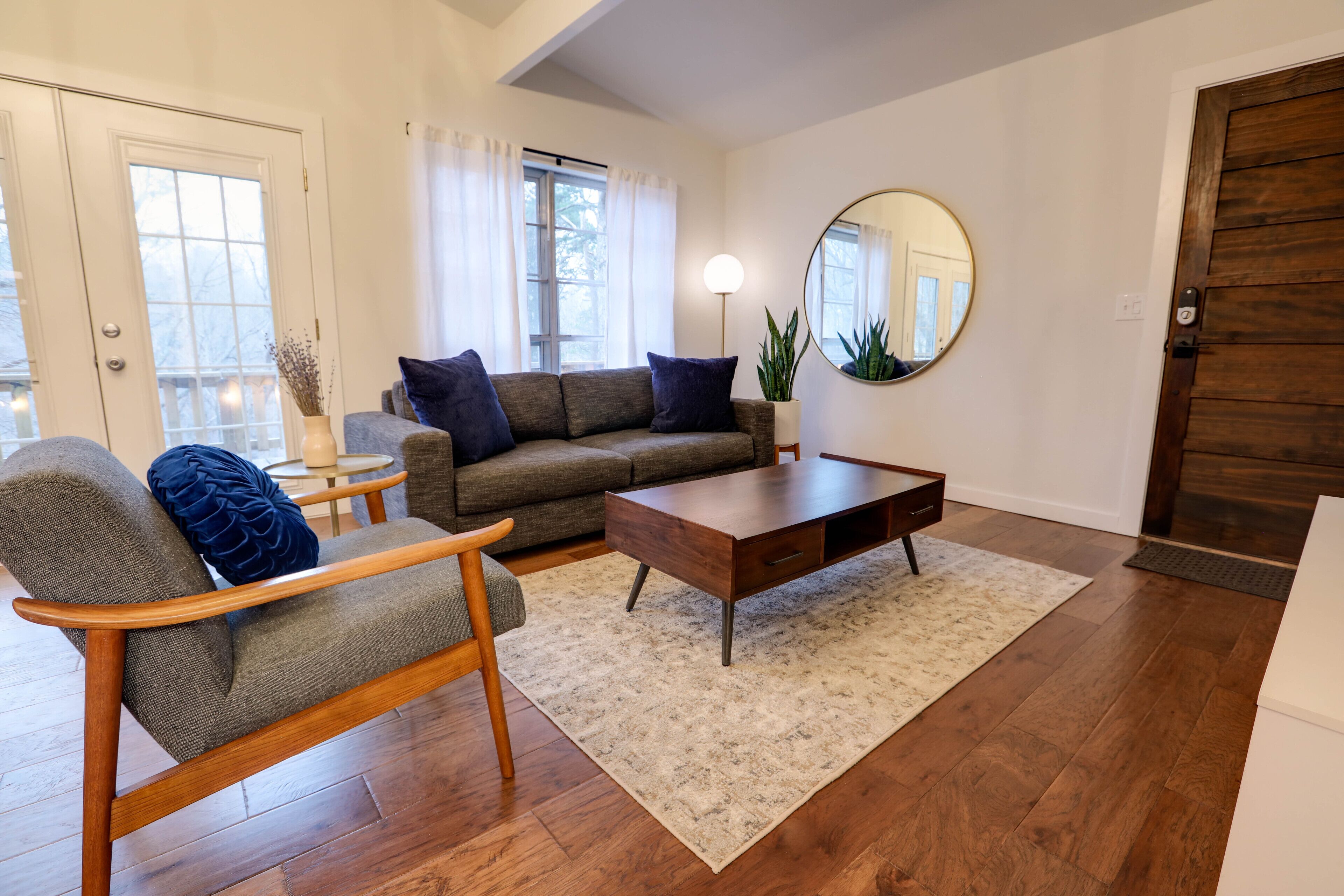 ★ Cozy Trailside Home 3 Bed & 2 Bath ★