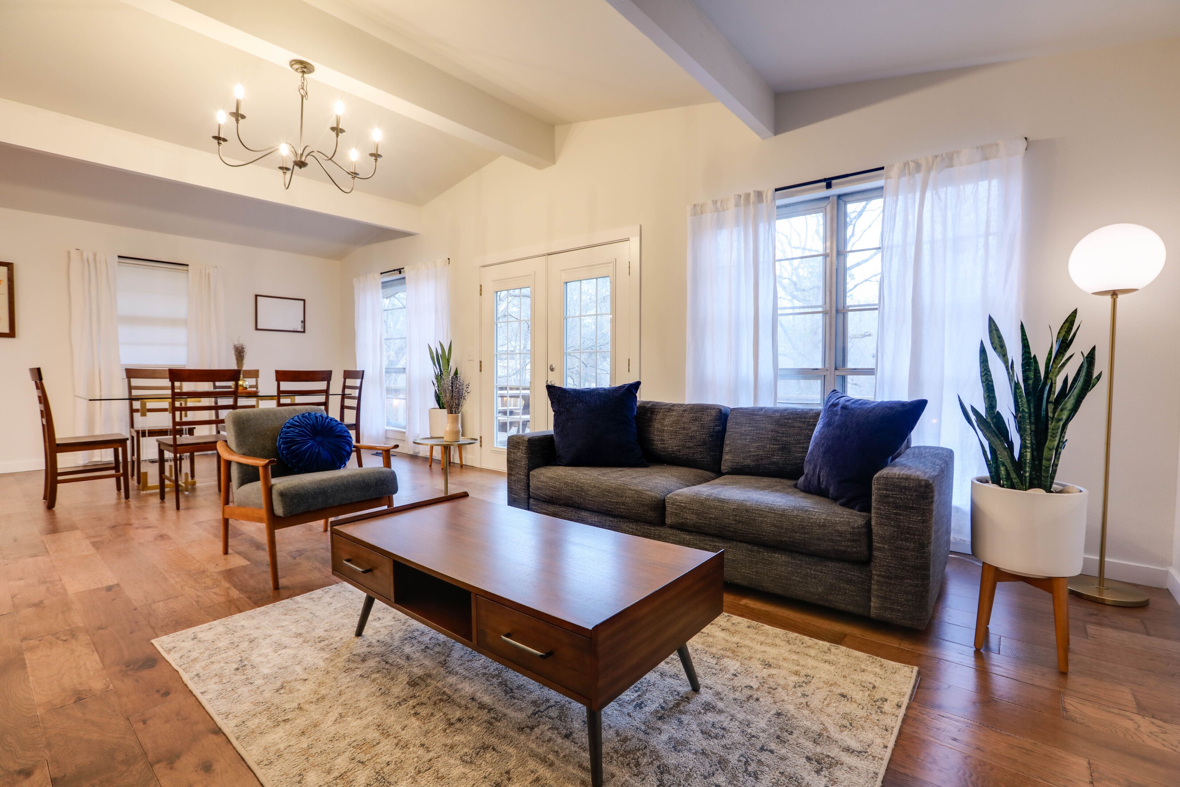 ★ Cozy Trailside Home 3 Bed & 2 Bath ★