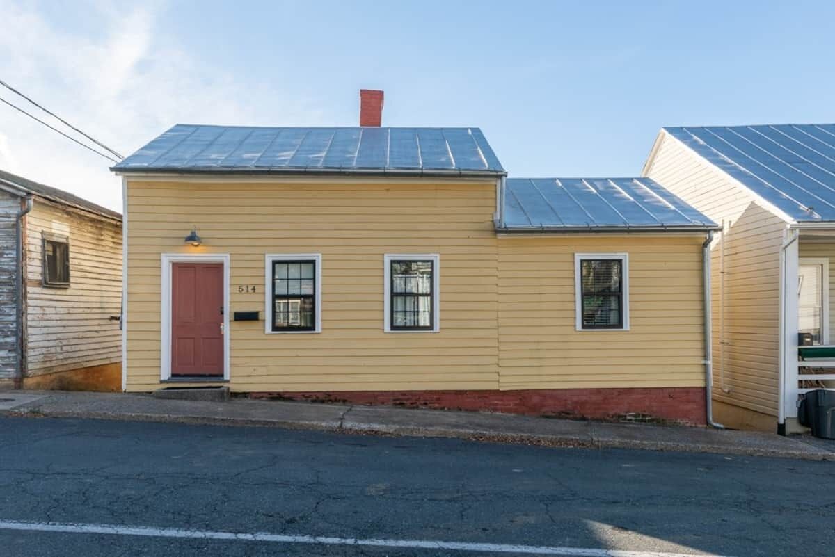 Little House in Historic Downtown Staunton - short walk to shops, dining, & more