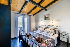 2 bedrooms, iron/ironing board, free WiFi, bed sheets - Stone Villa Mia with a big pool (Debeljak)