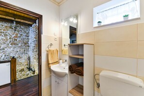 Badekar, hårtørrer, håndklæder