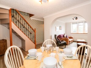 Cottage | Private kitchen | Fridge, toaster, cookware/dishes/utensils