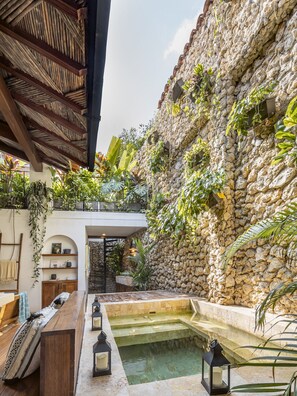 Piscine couverte, piscine extérieure