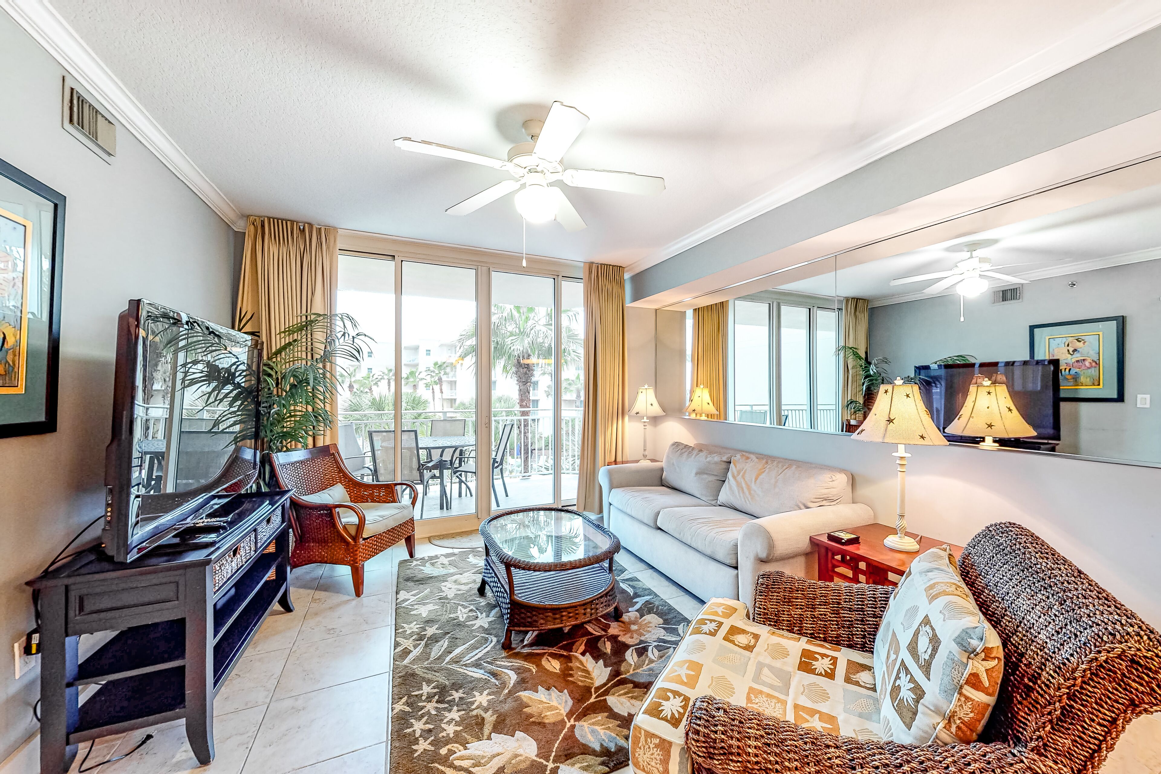 Beachfront condo with pool and Gulf views, balcony, pool, hot tub & fast wifi