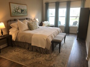 2 bedrooms, desk, iron/ironing board, free WiFi