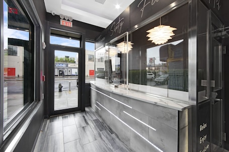 Reception. Hotel 365 Bronx