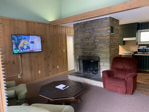 Télévision, cheminée