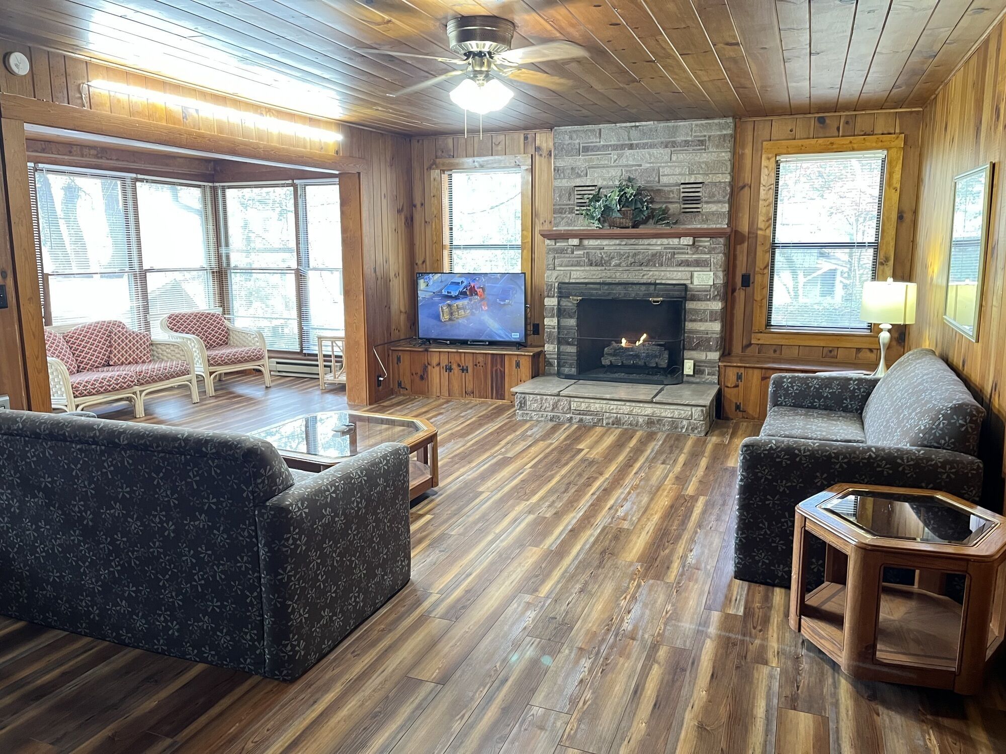 電視、壁爐、 辦公室