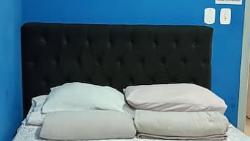 Habitación doble estándar | Ropa de cama hipoalergénica, decoración personalizada y wifi gratis