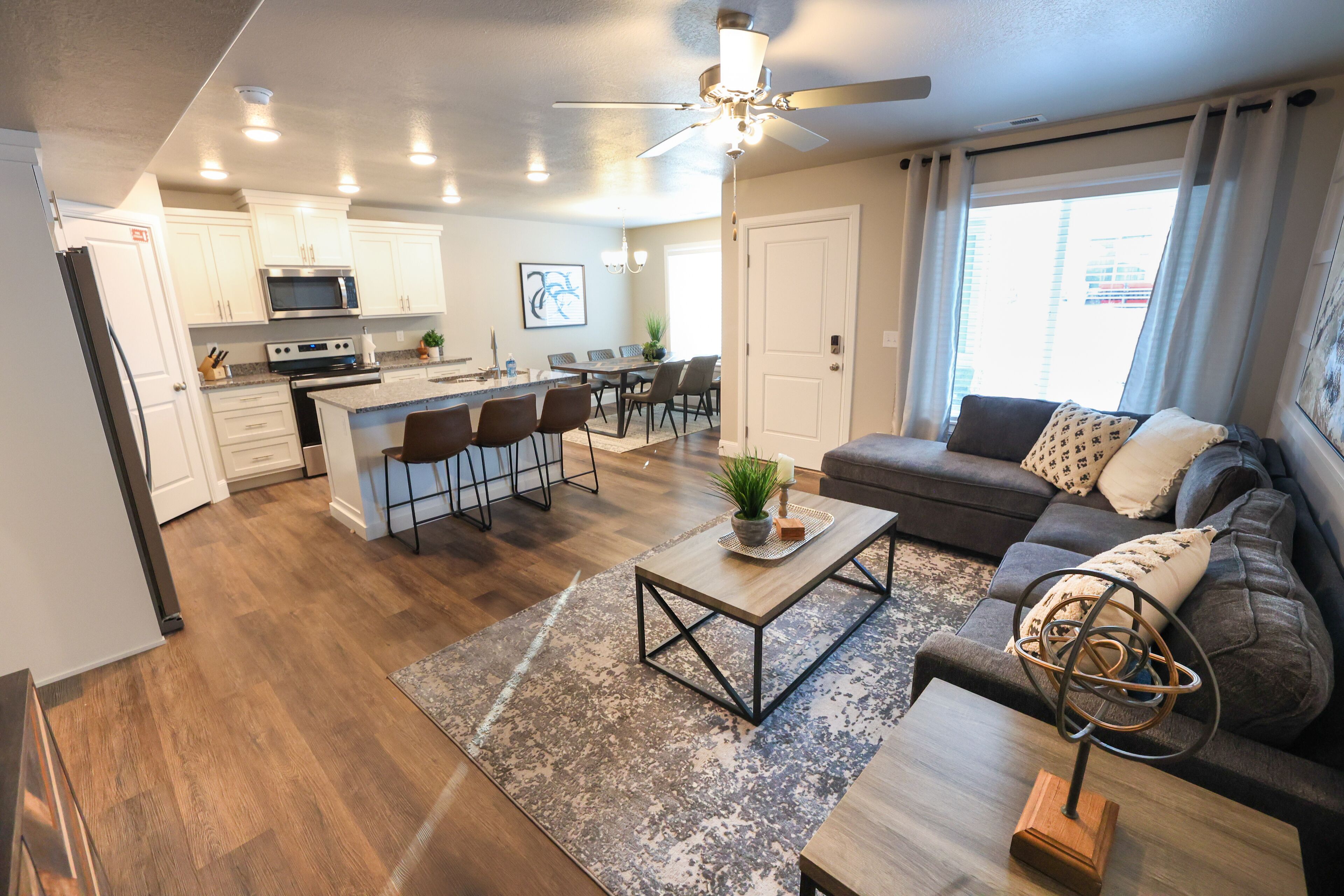 255 - Bear Lake Escapes. Newly built with fun accent walls!