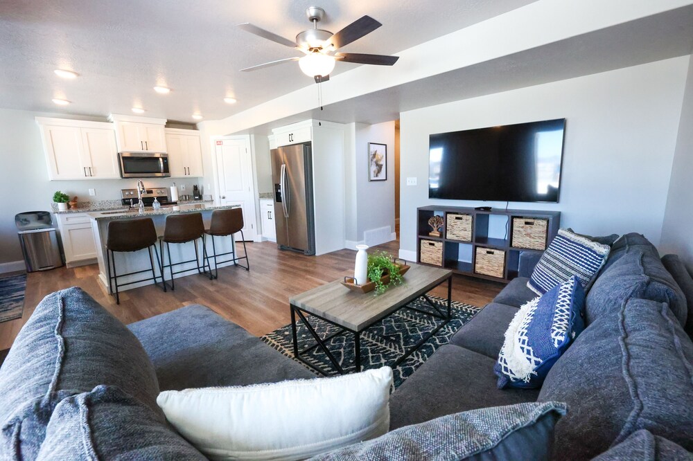 237 - Bear Lake Escapes. Brand New Construction, 4 bed/3 bath townhome