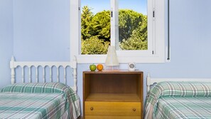 2 bedrooms, iron/ironing board, Internet