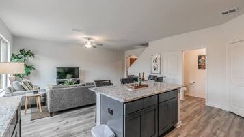 KylskÄp, mikrovÄgsugn, ugn och spishÀll