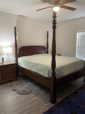 3 Schlafzimmer, Schreibtisch, Internetzugang, Bettwäsche