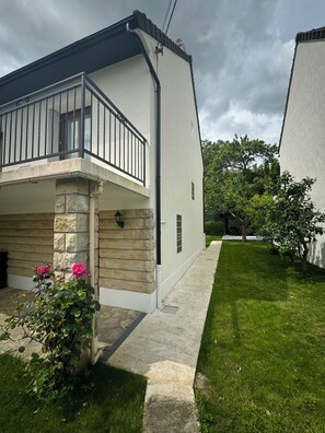 Exterior - Pleasant house with garage (Chelles)