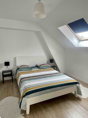 4 bedrooms, desk, iron/ironing board, free WiFi