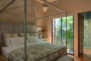 3 bedrooms, in-room safe, desk, iron/ironing board