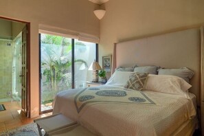 3 多间卧室、客房内保险箱、办公桌、熨斗/熨衣板