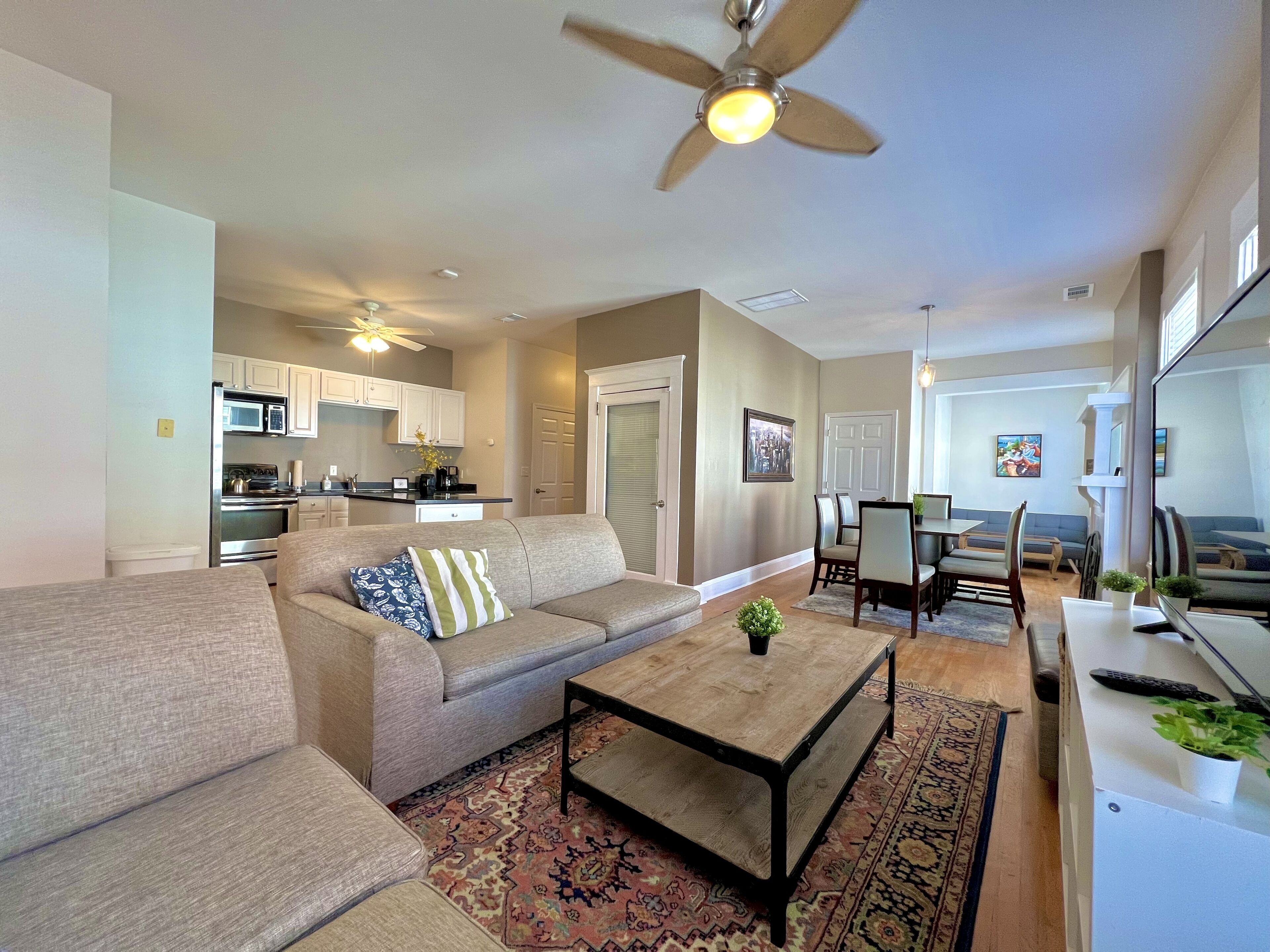 ⌂ Elevated 2bed 1.5 Bath in a Historic 1913 Building ⌂