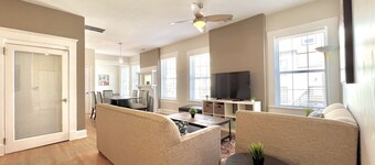 ⌂ Elevated 2bed 1.5 Bath in a Historic 1913 Building ⌂