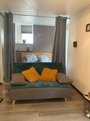 2 bedrooms, iron/ironing board, travel crib, free WiFi - Studio sur la Neste" in downtown Arreau (Arreau)