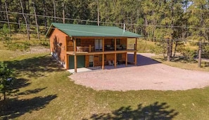 Exterior - Pinewoods Cabin Secluded wilderness and wildlife (Custer)