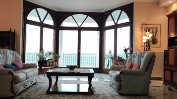 Televisie en een open haard