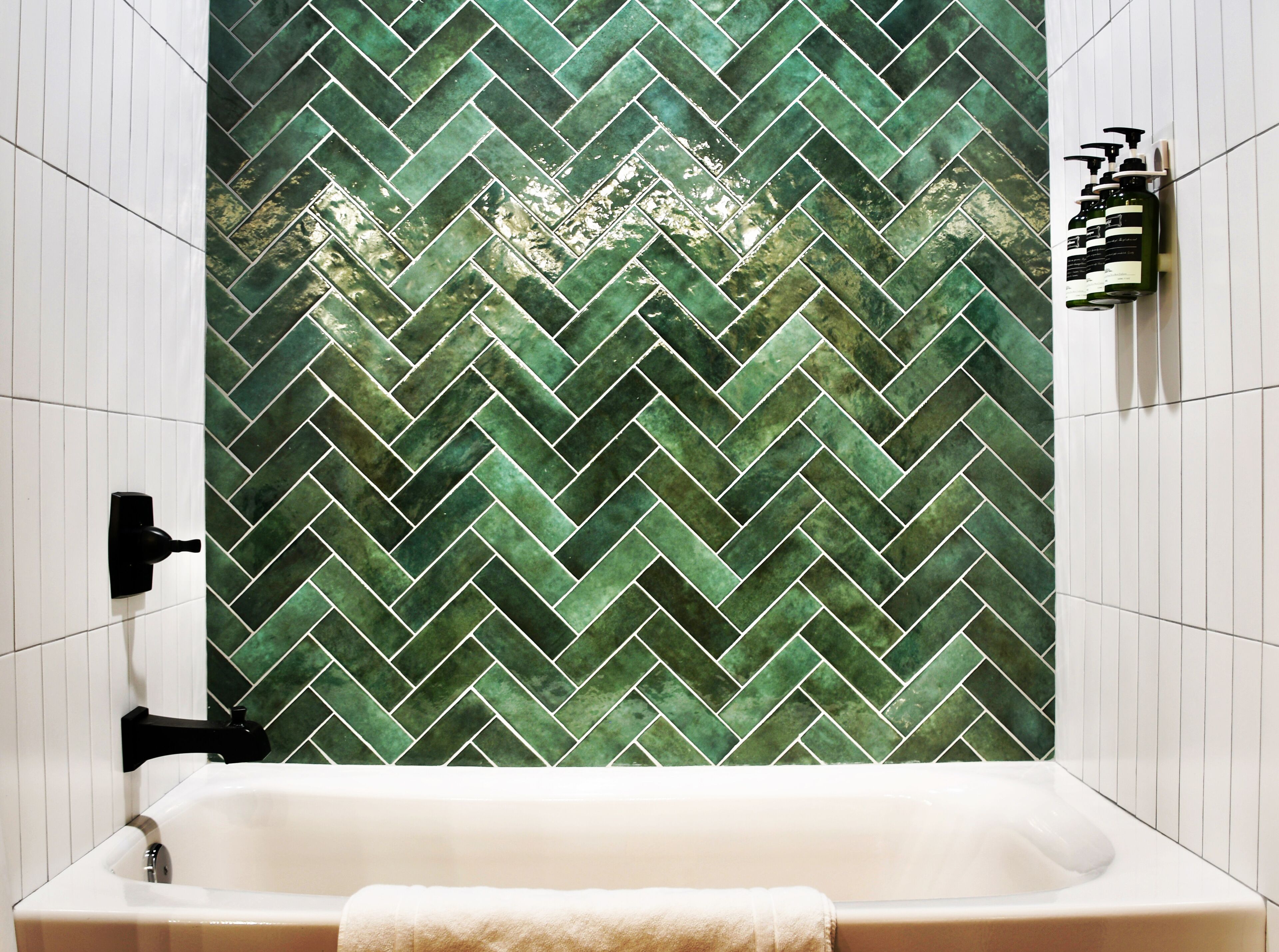 Luxury King Bed Suites - 5 Acres - Ping Pong, Pool Table & Disc Golf