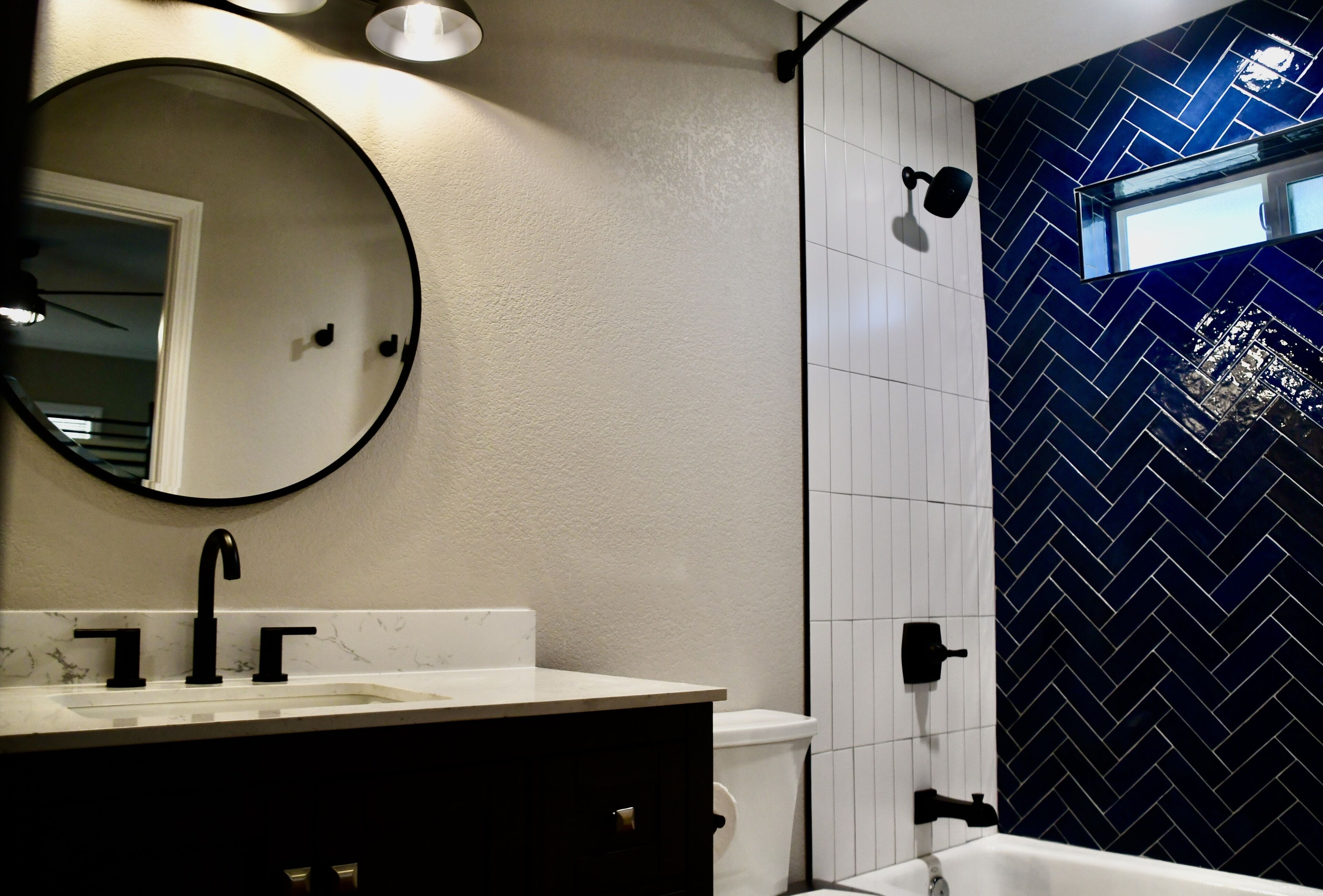 Combined shower/bathtub, eco-friendly toiletries, hair dryer, towels