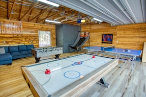 Game room - The Monarch (Pinetop-Lakeside)