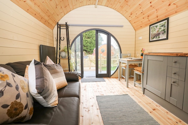 Cottage | 1 bedroom, individually decorated, individually furnished, free WiFi