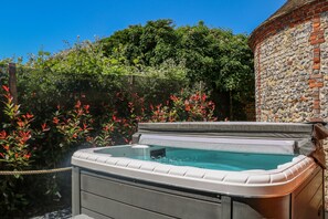Spa - Filbert Pod (Arundel)