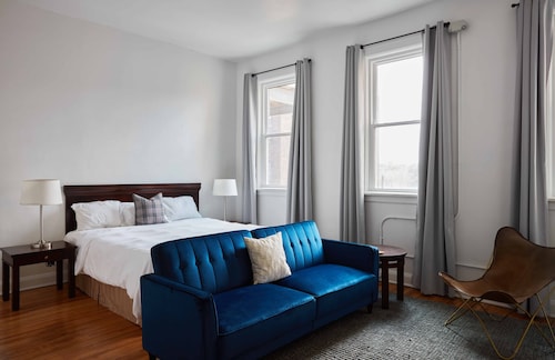 Walkable to Huntington Center, Fifth-Third Field and the Convention Center!