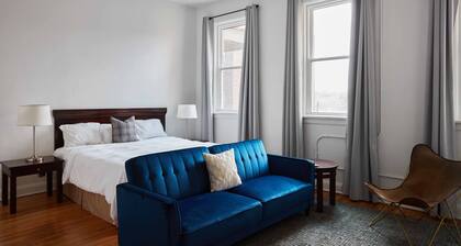 Walkable to Huntington Center, Fifth-Third Field and the Convention Center!