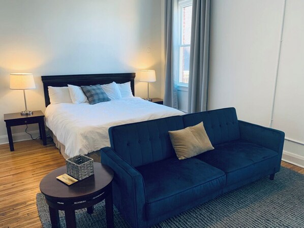 Iron/ironing board, WiFi, bed sheets