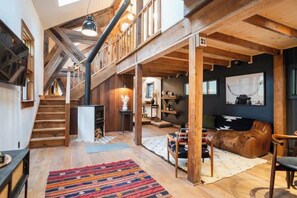 Fernseher, Kamin, Stereoanlage, Arbeitsbereiche