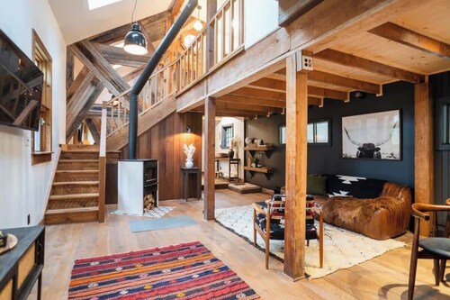 Creekside Cabin with Hot Tub & Wood-Burning Stove