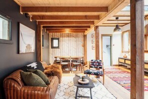 Fernseher, Kamin, Stereoanlage, Arbeitsbereiche