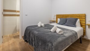 Iron/ironing board, internet, bed sheets - HOMEABOUT LA MERCED LOFT 8 (Malaga)