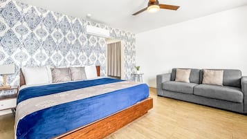 Superior Room, Courtyard View, Beachside | 1 bedroom, in-room safe, individually decorated, individually furnished