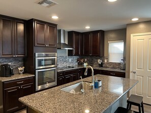 Fridge, microwave, oven, stovetop - Desert Oasis 3 Bedroom in the Heart of Gilbert (Gilbert)