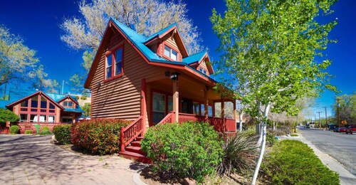 *BBQ *Pet Friendly *WIFI *Walk to Whiskey Row