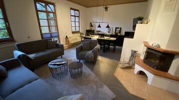 Ălytelevisio, takka, kirjoja