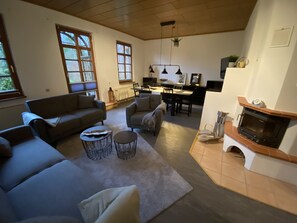 Smart TV, fireplace, books