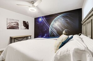 4 bedrooms, desk, iron/ironing board, travel crib