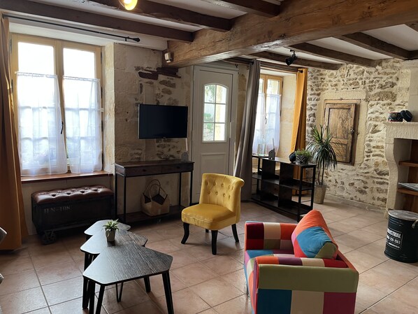 TV, books - "La Cassine" (Taillant)